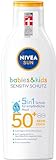 NIVEA SUN Babies & Kids Sensitiv Schutz Sonnenmilch LSF 50+ (200 ml), extra wasserfeste Sonnencreme mit LSF 50+, Sonnenlotion für Kinder ohne Parfüm