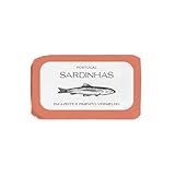 Feinkost Machado – Sardinen in Olivenöl mit Paprika (120g) | Handverpackte Sardinen – Zart & aromatisch mit pikanter Note | Perfekt für Tapas, Salate & Snacks – Mediterraner Genuss aus Portugal