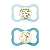 MAM Air Night Schnuller | 6Plus Monate | 2er Pack | Glow in the Dark Schnuller | Lieferung in Schnuller-Sterilisator-Etui | Baby-Zubehör | Blau (verschiedene Designs)