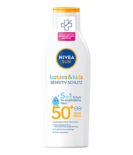 NIVEA SUN Babies & Kids Sensitiv Schutz & Pflege Sonnenmilch LSF 50+ (200 ml), extra wasserfeste Sonnencreme mit LSF 50+, Sonnenlotion für Kinder ohne Parfum