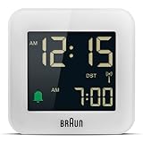 Braun Digitaler Reisewecker Mitteleuropäische Zeitzone (MEZ) mit Schlummerfunktion, kompakte Größe, Negatives LC-Display, Schnelleinstellfunktion, Crescendo-Alarm in Weiß, Modell BC08W-DCF.
