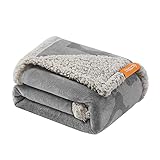 Feandrea wasserdichte Hundedecke, Sherpa Fleece Haustier Decke für Miniaturhunde und kleine Hunde, Katzen, 101 x 73 cm, M, maschinenwaschbar, beidseitiger Sofabezug-Schutz, grau PPB040G01