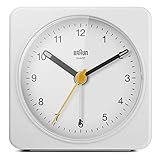 Braun Klassischer analoger Wecker Schlummerfunktion und Licht, ruhiges Quarzuhrwerk, Crescendo-Alarm, weißes Modell BC03W