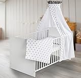 Schardt - Baby Komplettbett 70x140cm - Classic White Big Stars Grey - mitwachsendes Gitterbett aus Massivholz - 3 Teilig inkl. Matratze, Himmelstange und Textil-Set - höhenverstellbar und umbaubar