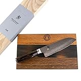 KAI Shun Premiere Tim Mälzer Angebotsset | TDM-1702 Santoku | 18 cm Klinge aus 32-Lagen Damaststahl | + handgefertigtes, massives Schneidebrett aus alter Fasseiche 30x18 cm | VK: 248,- €