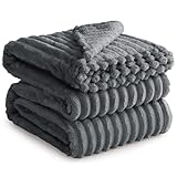 RUIKASI Kuscheldecke Tagesdecke als Bett Überwurf - Graue Dekorativ Decke XXXL Extra Große Fleecedecke 230x270 Dunkelgrau Flauschig, Weiche Wohndecke Blanket für Schlafzimmer