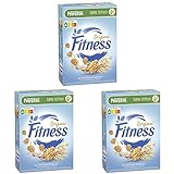 Nestlé FITNESS, Frühstücks-Flakes aus 57% Vollkorn, Frühstücks-Flakes mit weniger Zucker, mit Vitamin B2, B6, Calcium & Eisen, 3er Pack (1x375g)