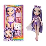 Rainbow High Swim & Style - Violet (Lila) - 28 cm Große Puppe mit Schimmerndem Pareo, auf 10+ Arten zu tragen - Ausziehbarer Badeanzug, Sandalen, Spielzubehör - Spielzeug - Ideal für 4 bis 12 Jahre