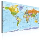 murando deutsch Weltkarte Pinnwand & Vlies Leinwand Bilder 120x80 cm XXL Wandbild mit Kork Rückwand Set mit 50 Markierfähnchen - Pins Deko Korktafel Dekoration Kunstdruck Lernkarte Landkarte